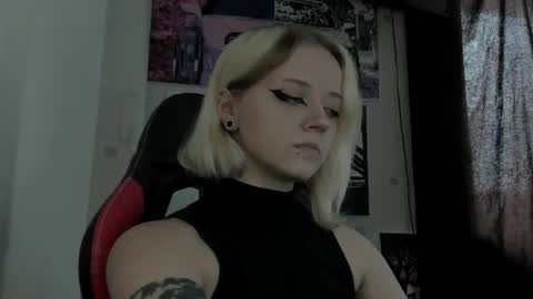 Snapshot of holy_mistresss chatting on 07-06-26, 07:27 holy_mistresss online show from 07-06-26, 07:27