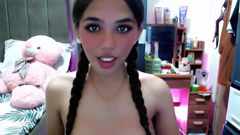 holy_molly1 online show from 11-03-25, 12:17
