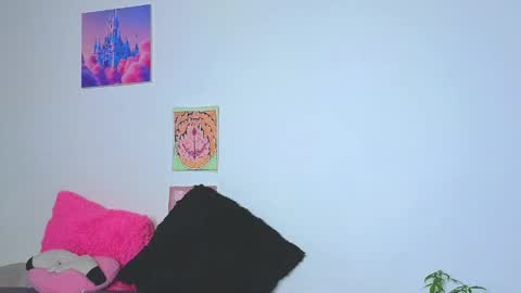 Snapshot of holy_taby_ chatting on 05-18-26, 11:43 online show from 05-18-26, 11:43