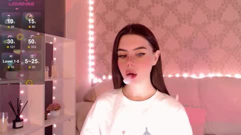 Snapshot of holymiax chatting on 10-14-25, 03:29 Mia online show from 10-14-25, 03:29