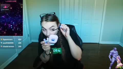 Snapshot of holyweed420 chatting on 01-07-25, 09:25 Viktoria online show from 01-07-25, 09:25