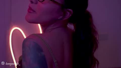 honeeeey_ online show from 09-25-25, 12:14