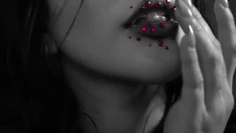 honeeeey_ online show from 10-25-25, 11:54