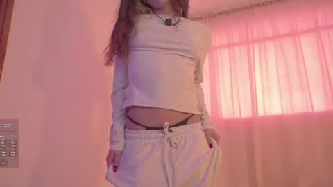 Snapshot of honeeeey_ chatting on 06-12-26, 10:30 honeeeey_ online show from 06-12-26, 10:30
