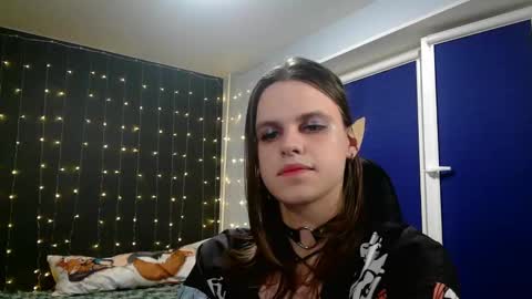 Honelints boyblonde hair AsterMIntfemboybrown hair online show from 01-08-25, 06:09