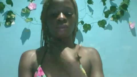 Snapshot of honey_bug2 chatting on 09-08-25, 09:58 Queen online show from 09-08-25, 09:58
