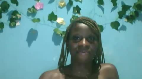 Snapshot of honey_bug2 chatting on 09-16-25, 07:04 Queen online show from 09-16-25, 07:04