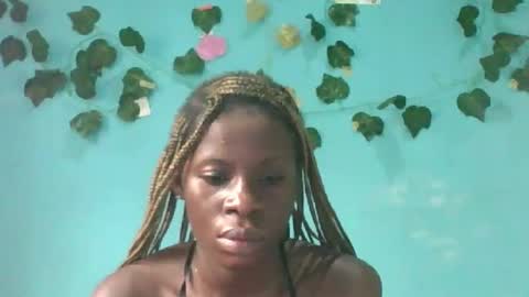 Snapshot of honey_bug2 chatting on 09-25-25, 08:07 Queen online show from 09-25-25, 08:07