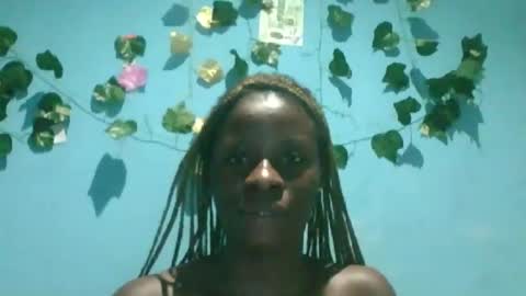 Snapshot of honey_bug2 chatting on 09-29-25, 05:51 Queen online show from 09-29-25, 05:51