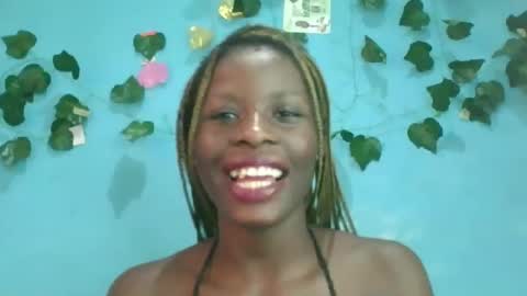 Snapshot of honey_bug2 chatting on 10-08-25, 09:29 Queen online show from 10-08-25, 09:29