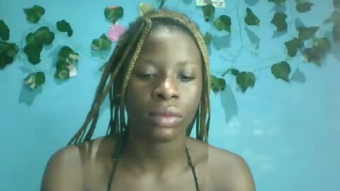Snapshot of honey_bug2 chatting on 10-09-25, 06:33 Queen online show from 10-09-25, 06:33