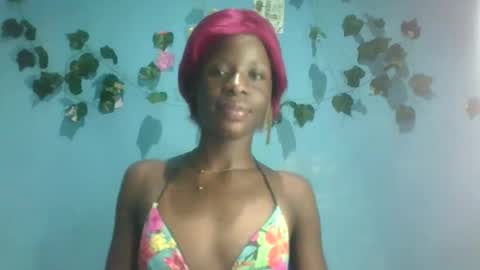 Snapshot of honey_bug2 chatting on 10-20-25, 11:16 Queen online show from 10-20-25, 11:16