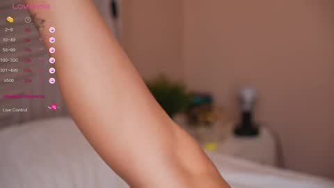 Snapshot of honey_buunny chatting on 06-02-26, 10:17 Kristina online show from 06-02-26, 10:17