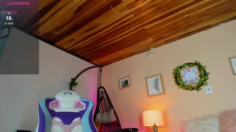 Snapshot of honey_fox01 chatting on 03-12-25, 11:12 HONEY online show from 03-12-25, 11:12