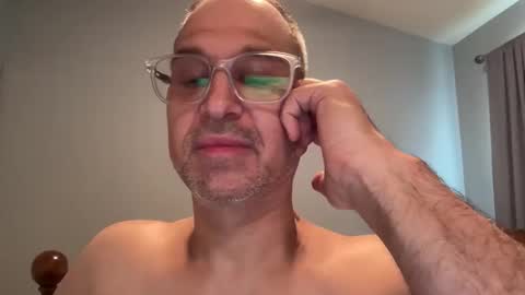 honey_man14 online show from 06-10-26, 03:33