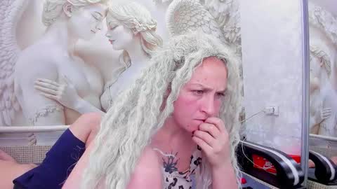 CHRISTIE and HERALD online show from 01-10-26, 11:56