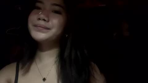 Snapshot of honeyafterdark_ chatting on 02-01-26, 03:43 HoneyAfterDark online show from 02-01-26, 03:43