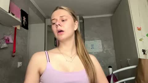 Klara online show from 06-12-26, 10:25