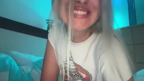 honeybun_z online show from 12-14-25, 01:44