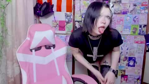 Snapshot of honeycelestia chatting on 06-06-26, 05:28 Mia online show from 06-06-26, 05:28