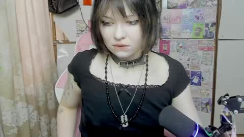 Snapshot of honeycelestia chatting on 06-09-26, 05:13 Mia online show from 06-09-26, 05:13
