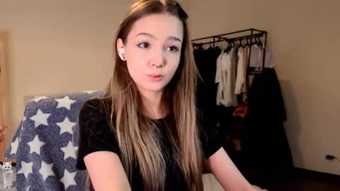 Snapshot of honeycomfya chatting on 04-13-26, 02:33 Masha online show from 04-13-26, 02:33