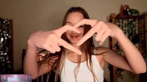 Snapshot of honeycomfya chatting on 05-13-26, 02:25 Masha online show from 05-13-26, 02:25