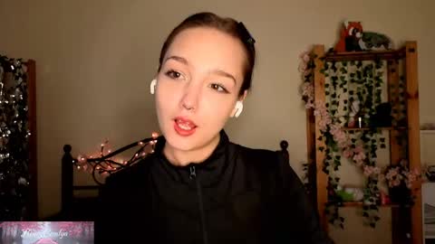 Snapshot of honeycomfya chatting on 05-15-26, 01:18 Masha online show from 05-15-26, 01:18