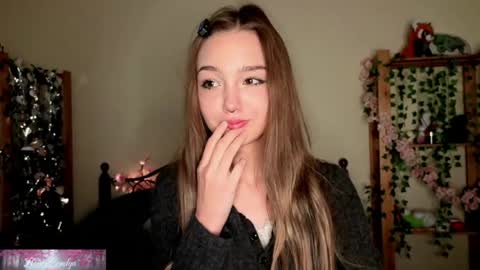 Snapshot of honeycomfya chatting on 05-18-26, 01:06 Masha online show from 05-18-26, 01:06