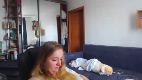 Snapshot of honeydewmolly chatting on 07-07-26, 09:35 HoneydewMolly online show from 07-07-26, 09:35