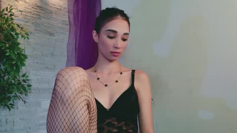 Snapshot of honeydrop_ chatting on 06-08-26, 01:28 Selena online show from 06-08-26, 01:28