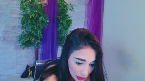 Snapshot of honeydrop_ chatting on 06-08-26, 07:36 Selena online show from 06-08-26, 07:36