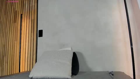 Sofia independent model online show from 01-14-26, 11:49