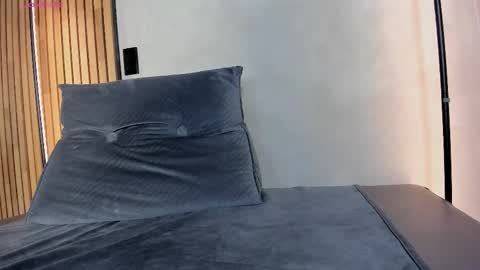 Sofia independent model online show from 01-17-26, 11:48