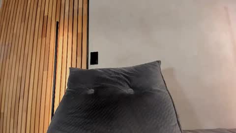 Sofia independent model online show from 01-18-26, 11:47