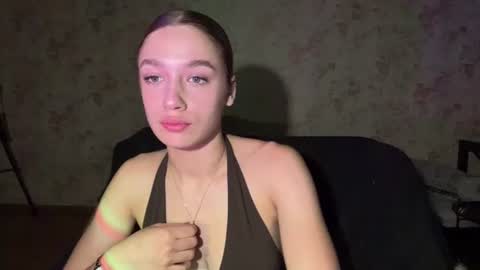 Snapshot of honeylune_ chatting on 07-24-26, 07:39 Lovia online show from 07-24-26, 07:39