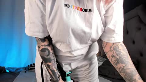 Alexia online show from 04-17-26, 10:40