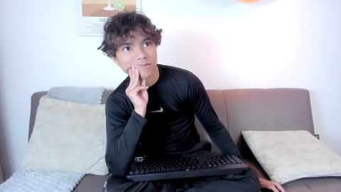 Snapshot of honeymoon_sariel chatting on 06-17-26, 01:45 honeymoon_sariel online show from 06-17-26, 01:45