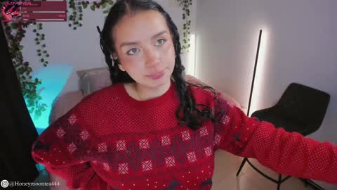 Snapshot of honeymoontea chatting on 12-25-24, 12:16       online show from 12-25-24, 12:16