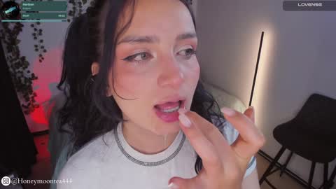 Snapshot of honeymoontea chatting on 01-30-25, 06:56       online show from 01-30-25, 06:56