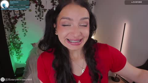 Snapshot of honeymoontea chatting on 02-06-25, 12:22       online show from 02-06-25, 12:22