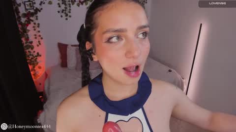 Snapshot of honeymoontea chatting on 02-25-25, 11:44       online show from 02-25-25, 11:44