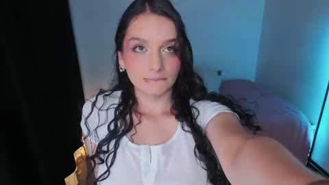 Snapshot of honeymoontea chatting on 07-23-26, 12:35 online show from 07-23-26, 12:35