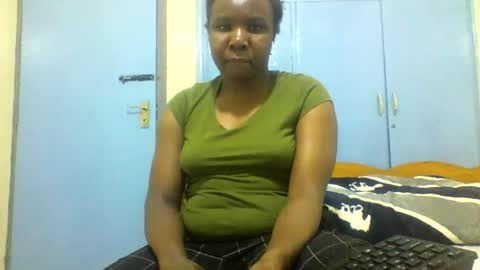 Snapshot of honeymuny chatting on 10-28-25, 09:39 Honeymuny online show from 10-28-25, 09:39