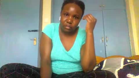 Snapshot of honeymuny chatting on 10-29-25, 10:17 Honeymuny online show from 10-29-25, 10:17