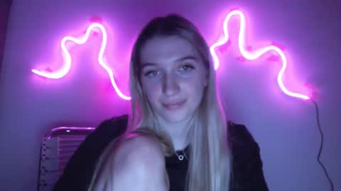 honeyveil online show from 03-09-26, 08:35