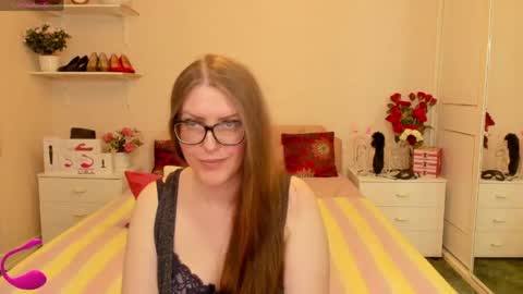 Snapshot of honeywinexs chatting on 06-05-26, 02:01 honeywinexs online show from 06-05-26, 02:01