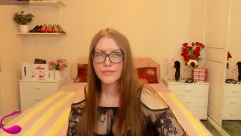 Snapshot of honeywinexs chatting on 06-14-26, 01:35 honeywinexs online show from 06-14-26, 01:35