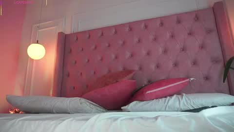 Honey Moon  Help me to reach 100 thumbs up online show from 04-20-26, 07:26