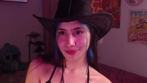 Snapshot of honeyypeaach chatting on 12-10-24, 12:28    online show from 12-10-24, 12:28